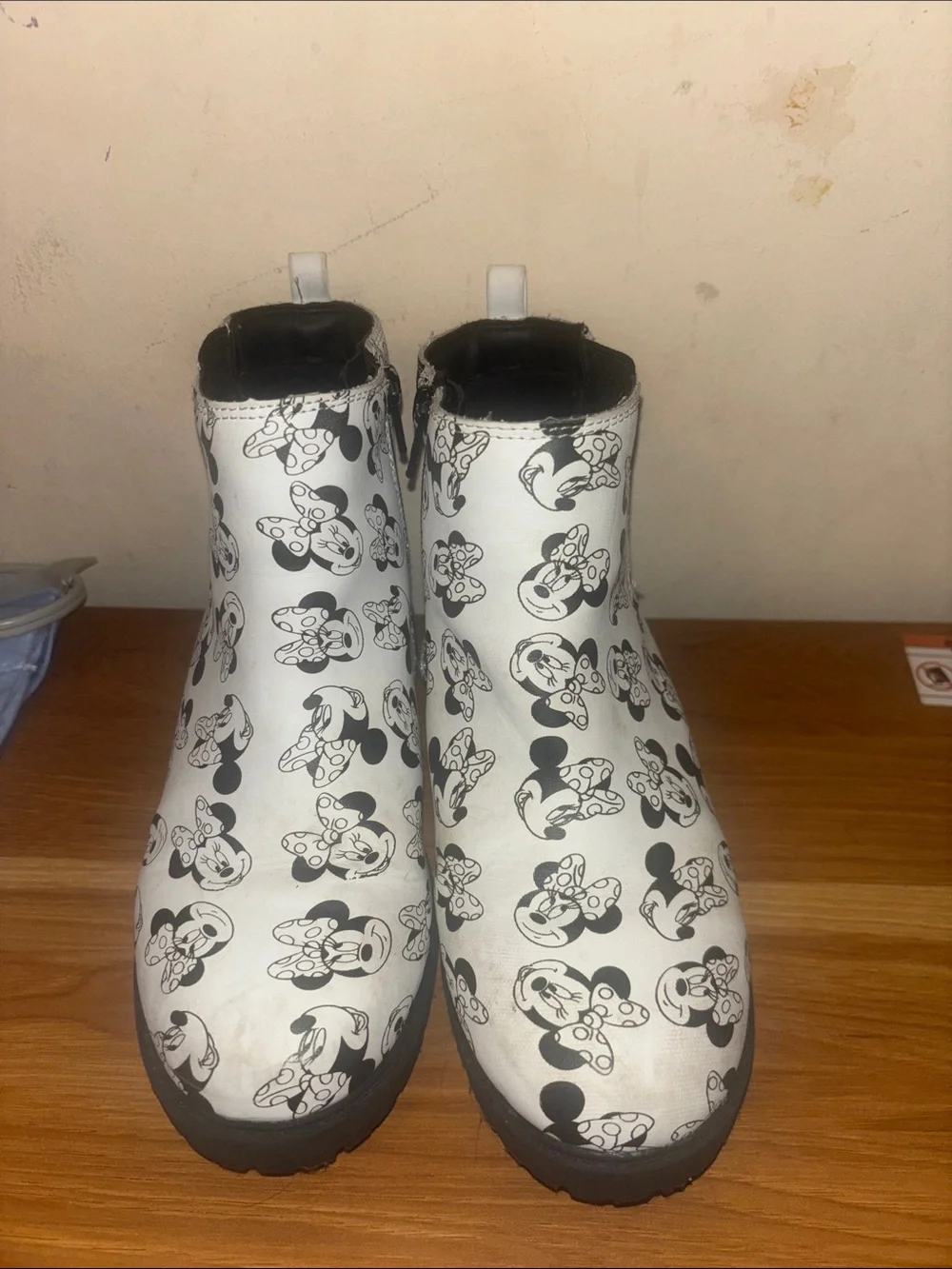 Kids Minnie Mouse Black & White Rain Boots